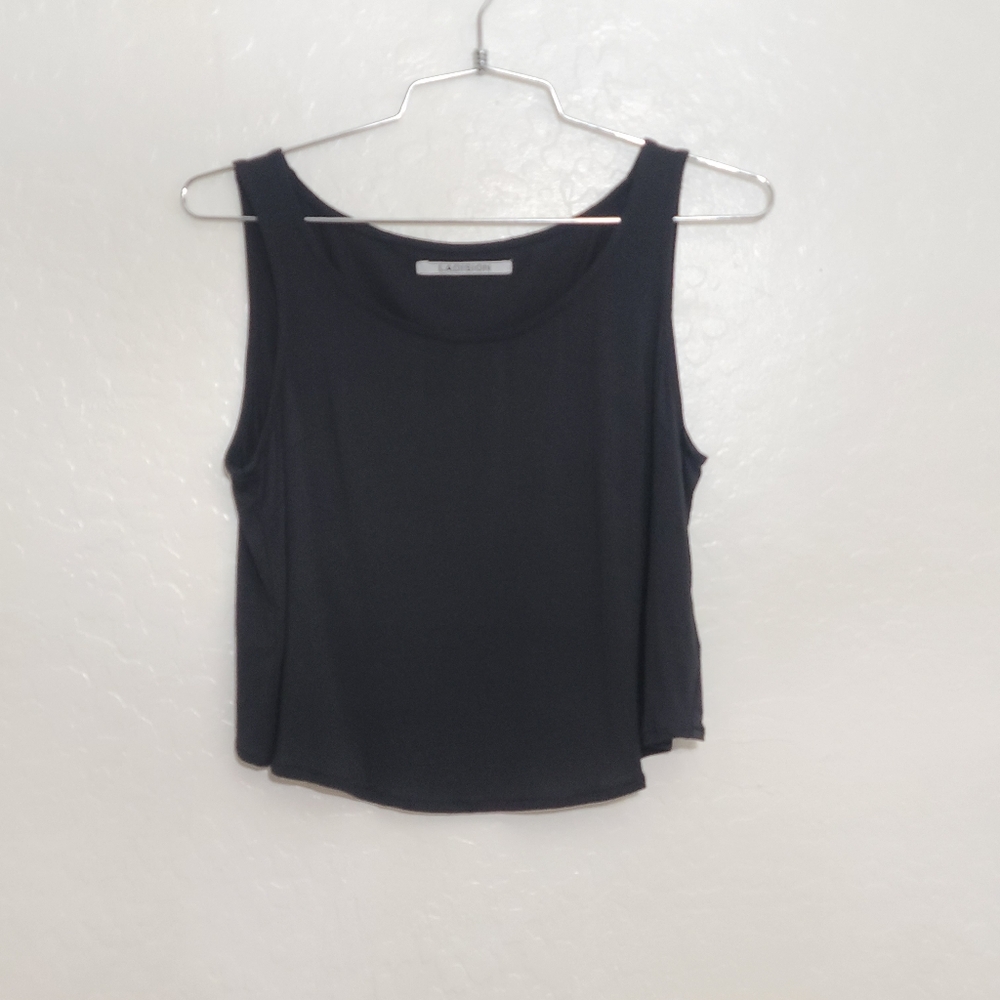 🌼Back cut out and tied up crop tank🌼